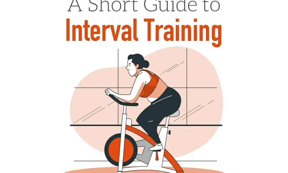 En kvinna tränar på motionscykel. En illustration som visar hur intervallträning kan förbättra din fysiska ålder.