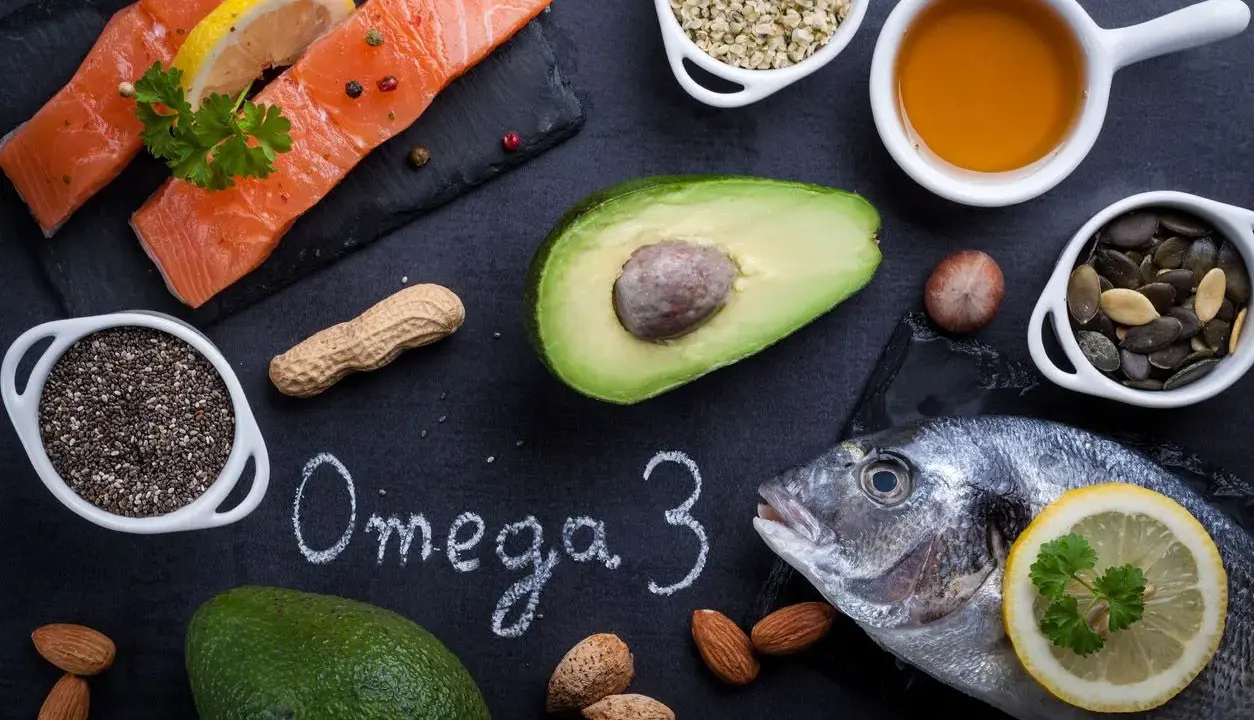 Fisk, avokado och nötter som källor till omega 3.