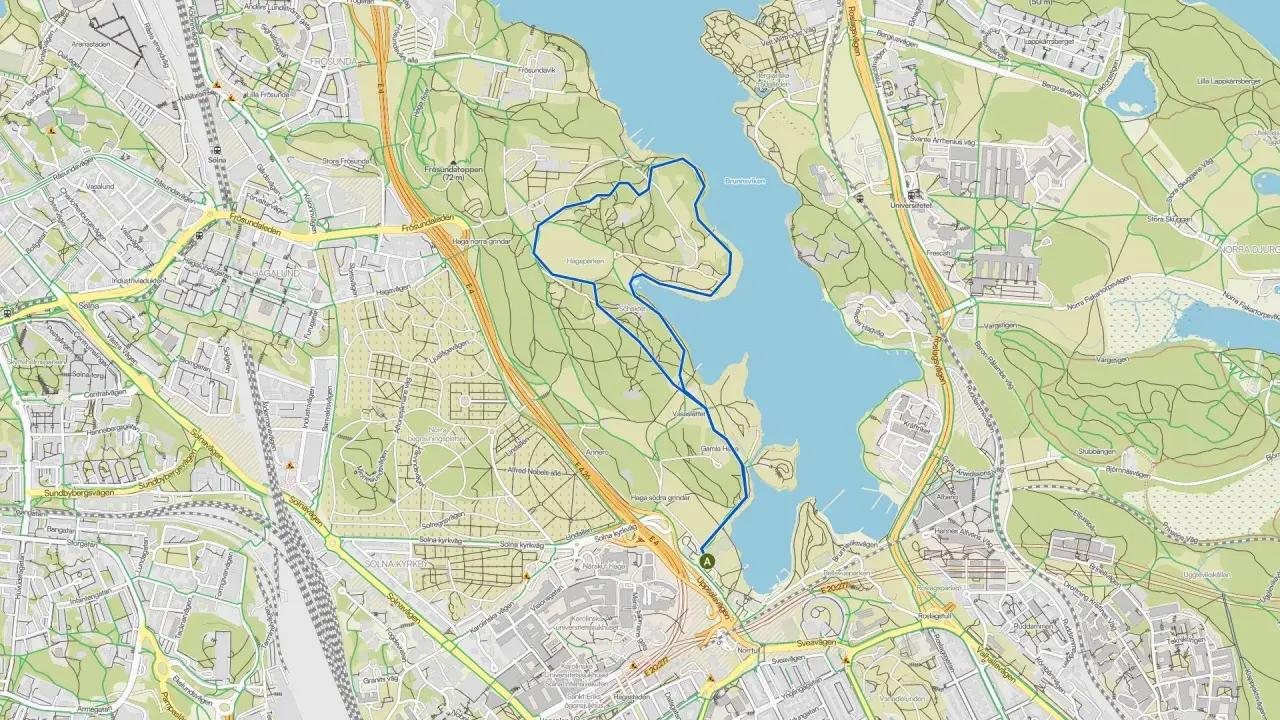 En blå linje markerar en promenad runt Brunnsviken, med Hagaparken och Universitetet synliga.